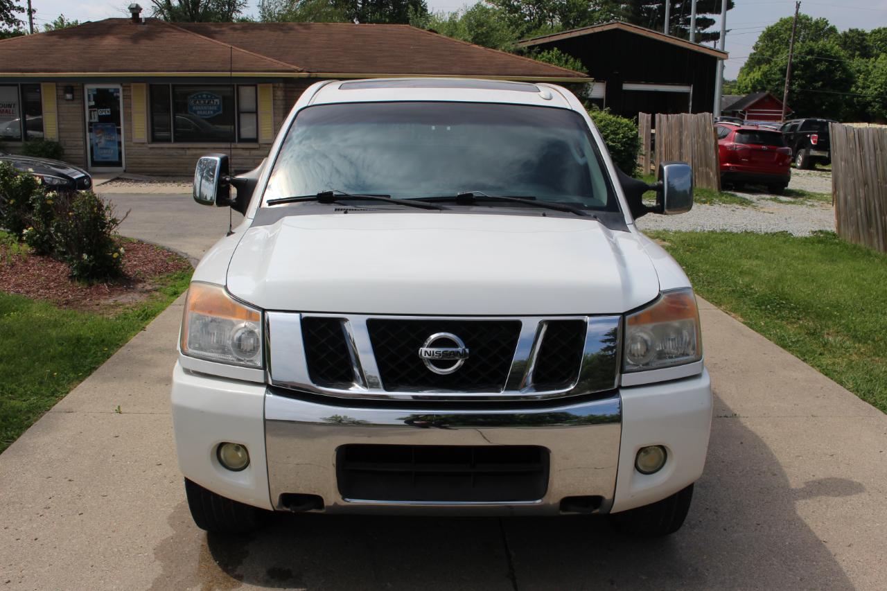 Nissan Titan SL Crew Cab 4WD 2011
