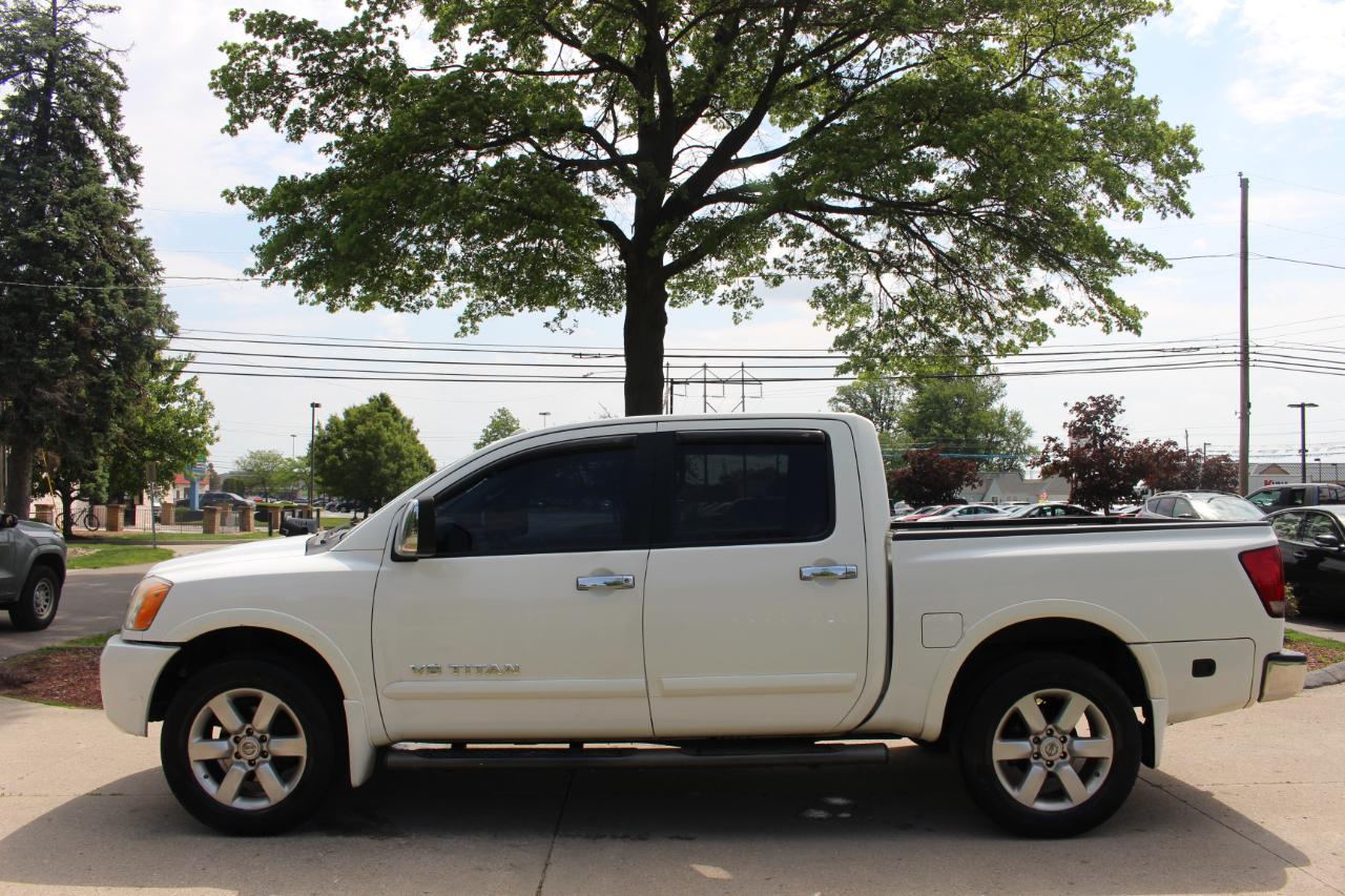 Nissan Titan SL Crew Cab 4WD 2011