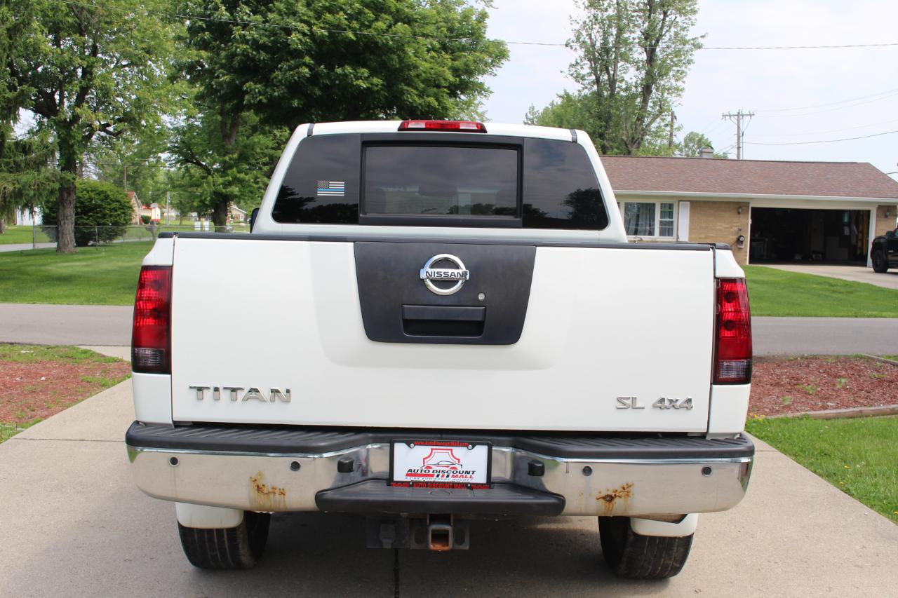 Nissan Titan SL Crew Cab 4WD 2011