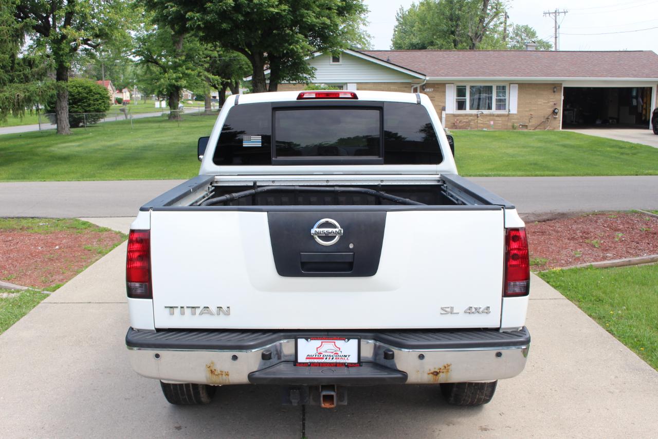 Nissan Titan SL Crew Cab 4WD 2011