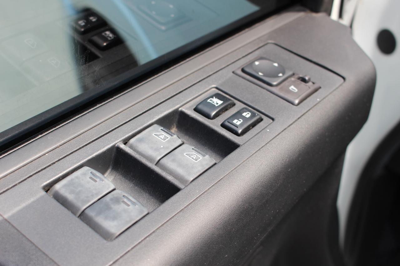 Nissan Titan SL Crew Cab 4WD 2011