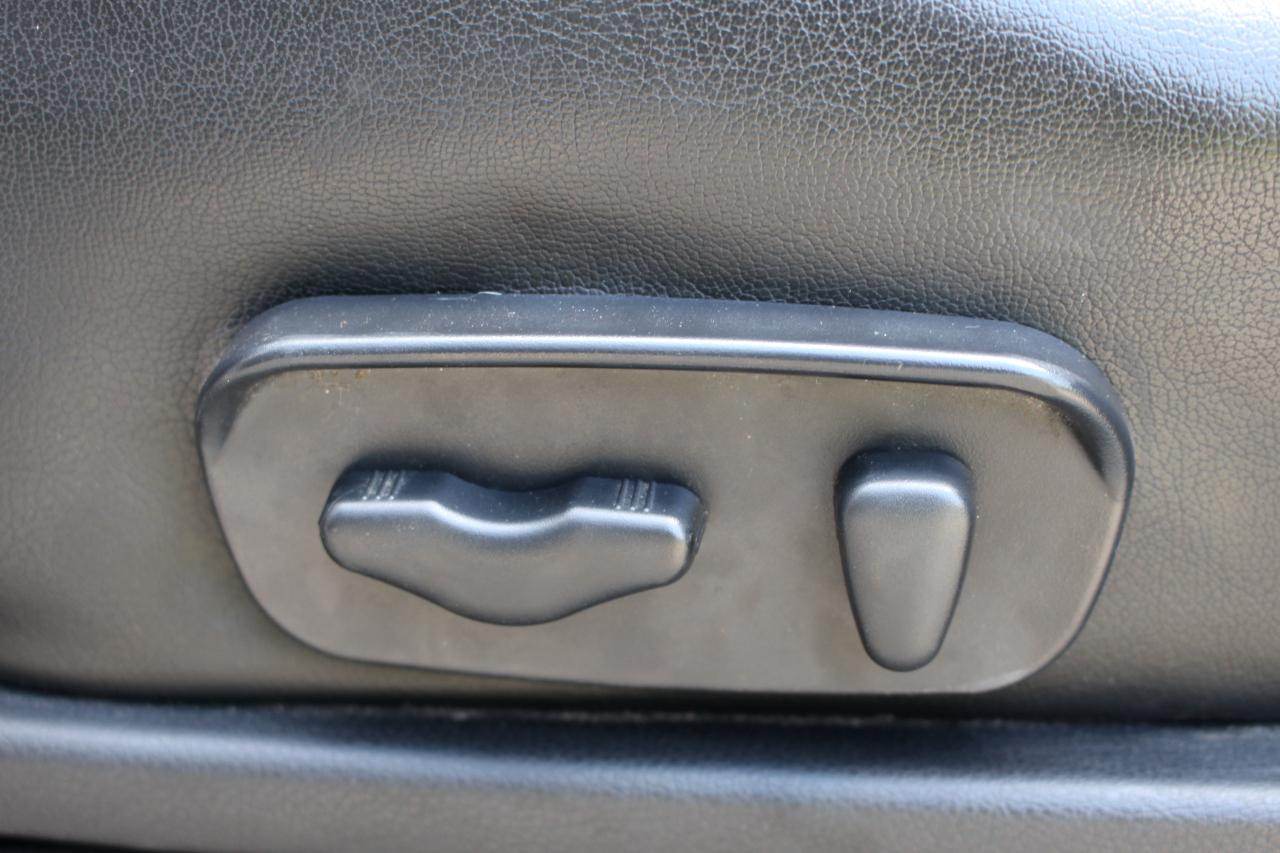 Nissan Titan SL Crew Cab 4WD 2011