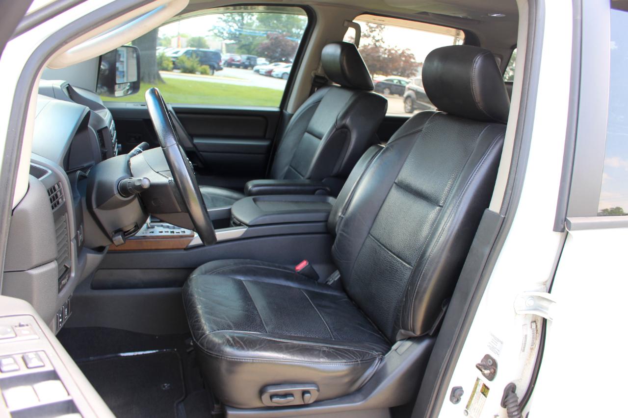 Nissan Titan SL Crew Cab 4WD 2011