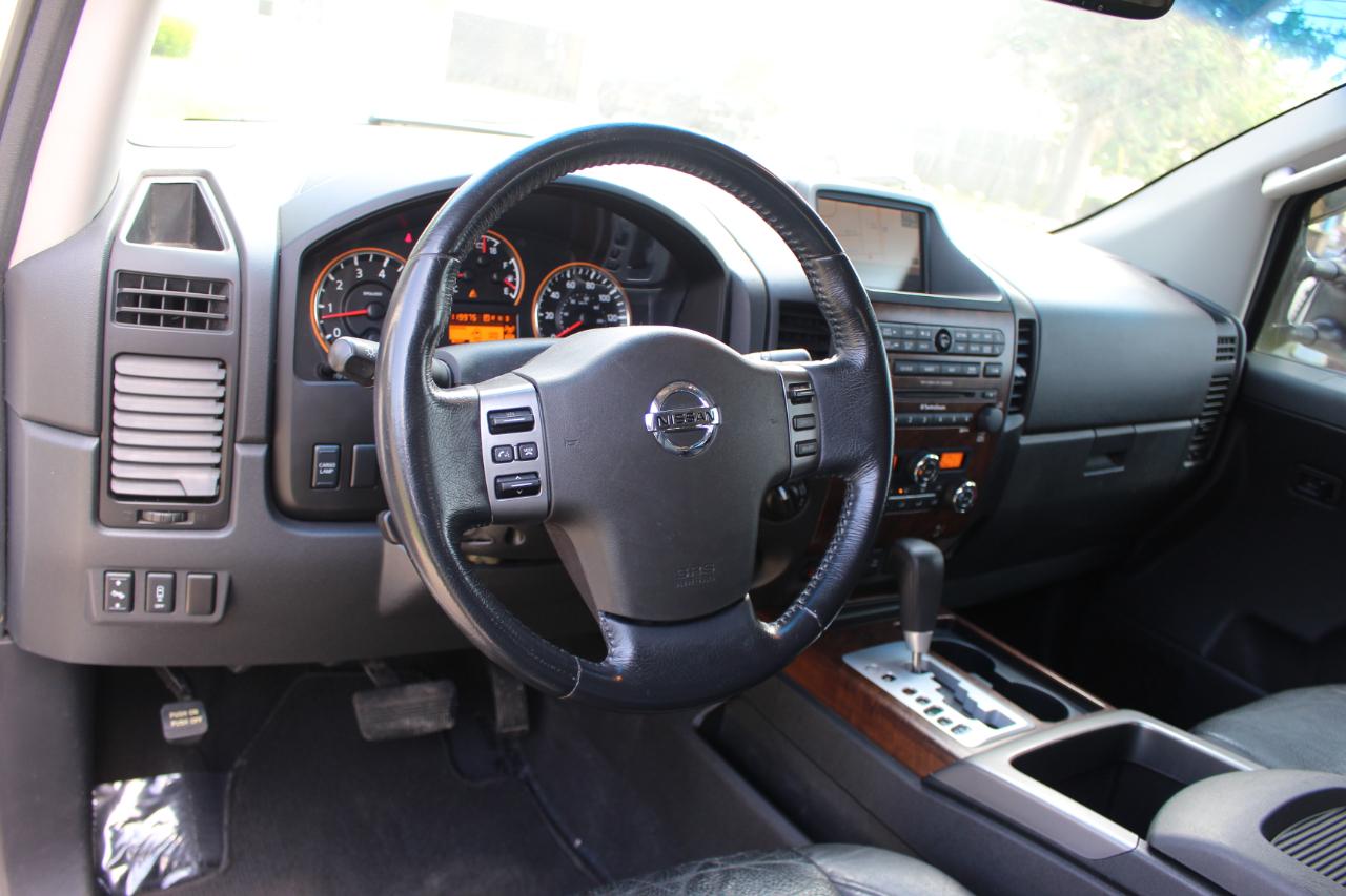 Nissan Titan SL Crew Cab 4WD 2011