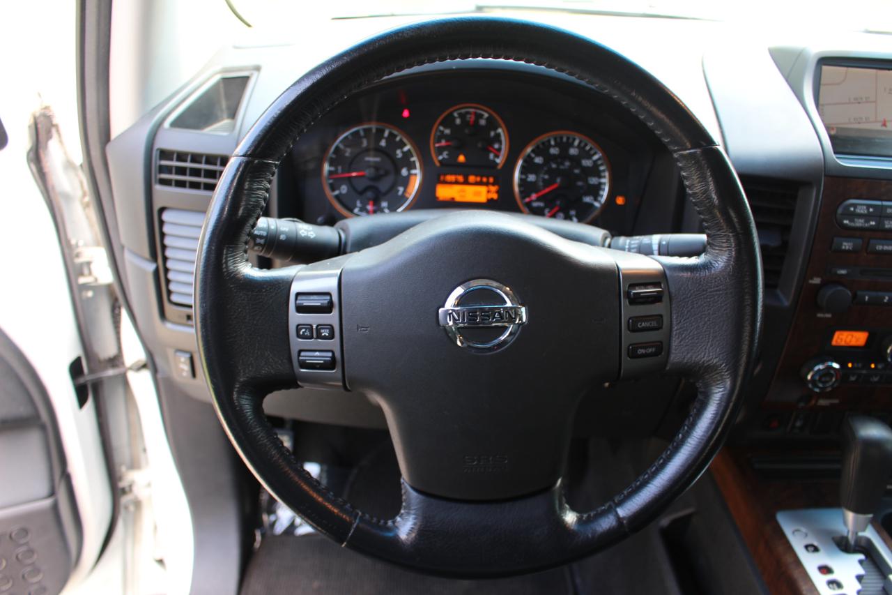 Nissan Titan SL Crew Cab 4WD 2011