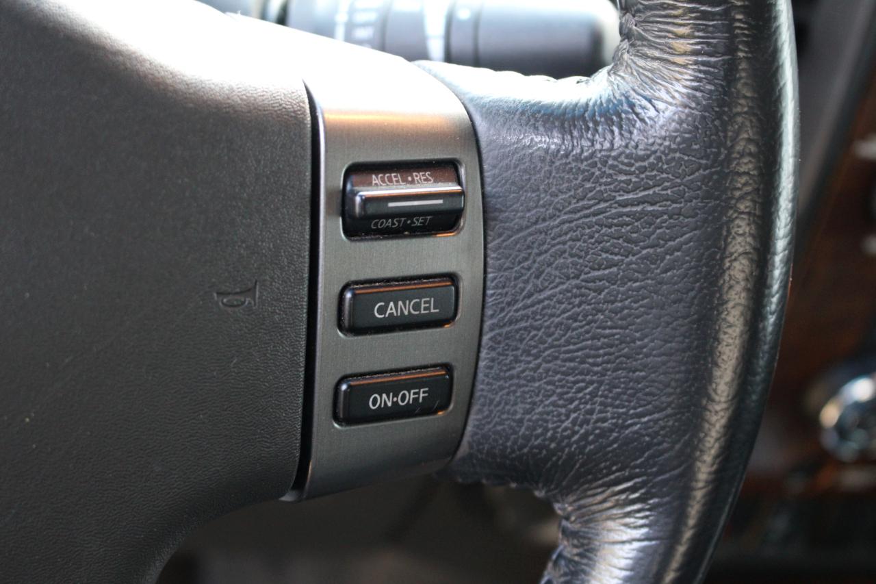 Nissan Titan SL Crew Cab 4WD 2011
