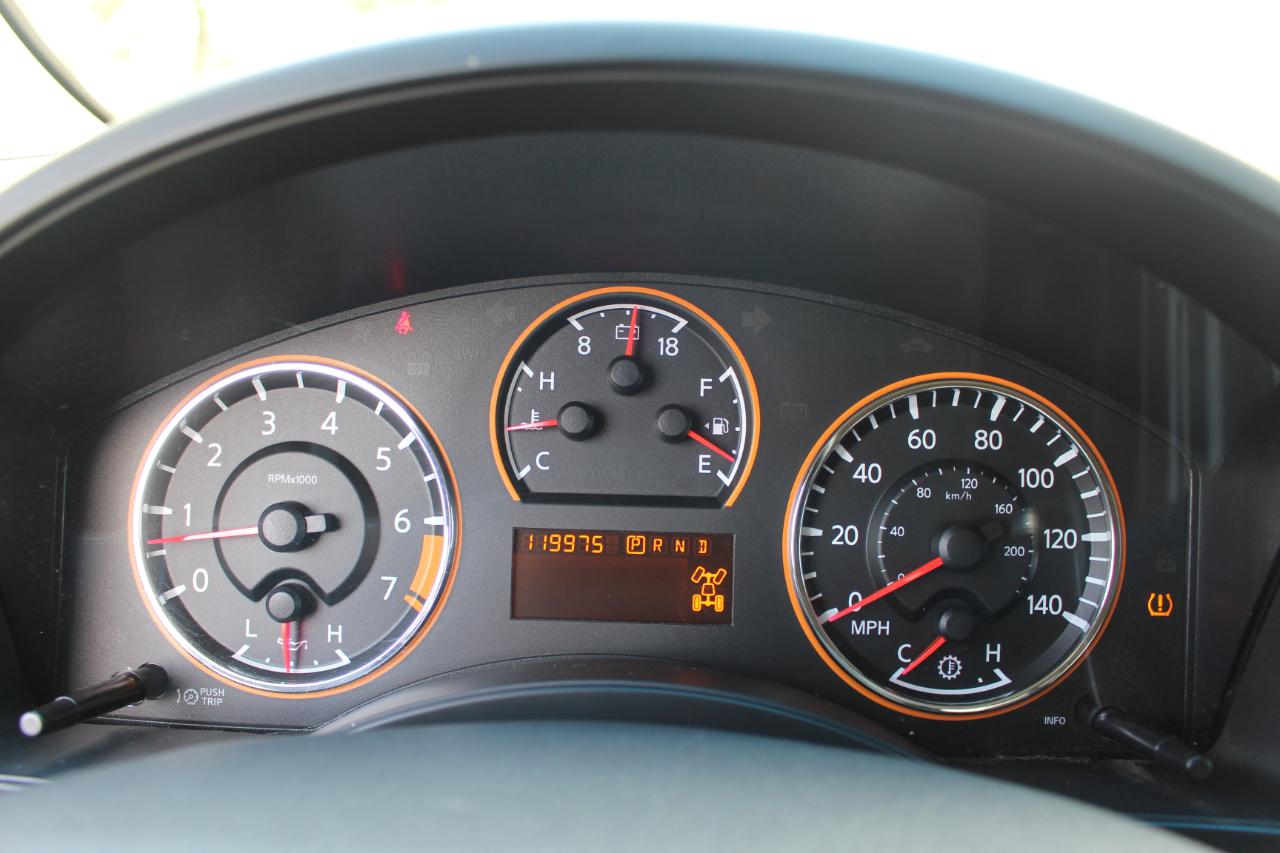 Nissan Titan SL Crew Cab 4WD 2011