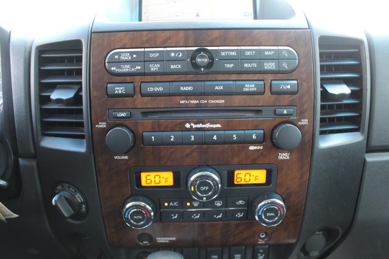 Nissan Titan SL Crew Cab 4WD 2011
