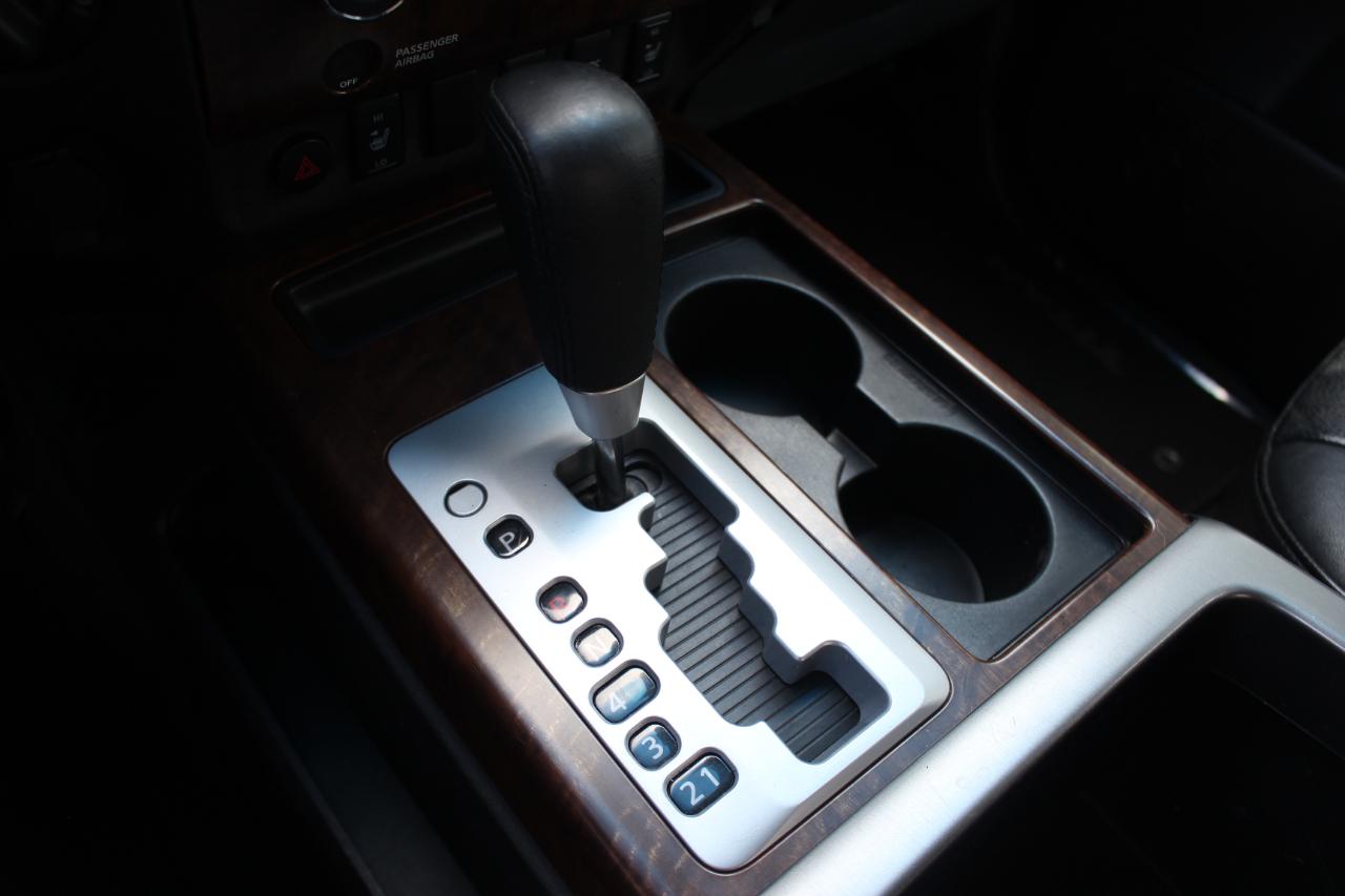 Nissan Titan SL Crew Cab 4WD 2011