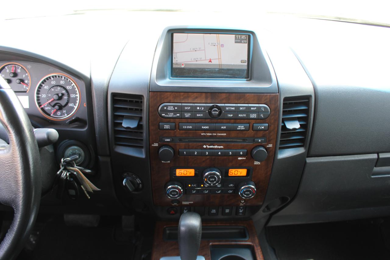 Nissan Titan SL Crew Cab 4WD 2011