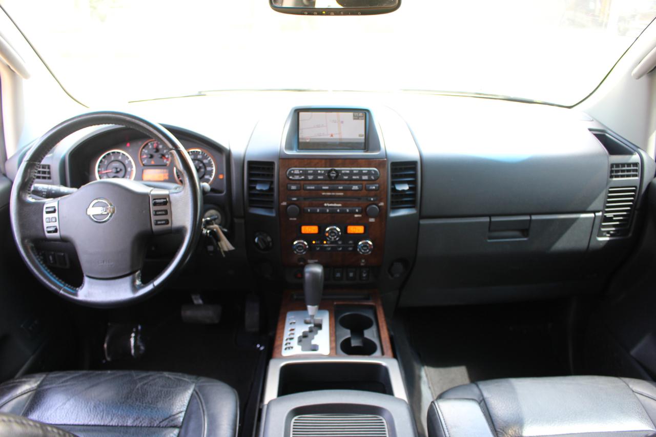 Nissan Titan SL Crew Cab 4WD 2011