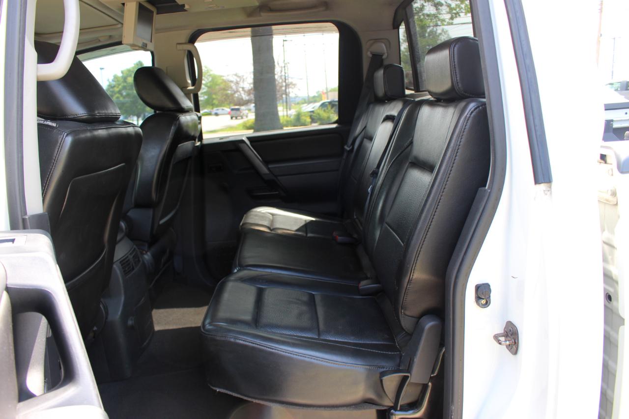 Nissan Titan SL Crew Cab 4WD 2011
