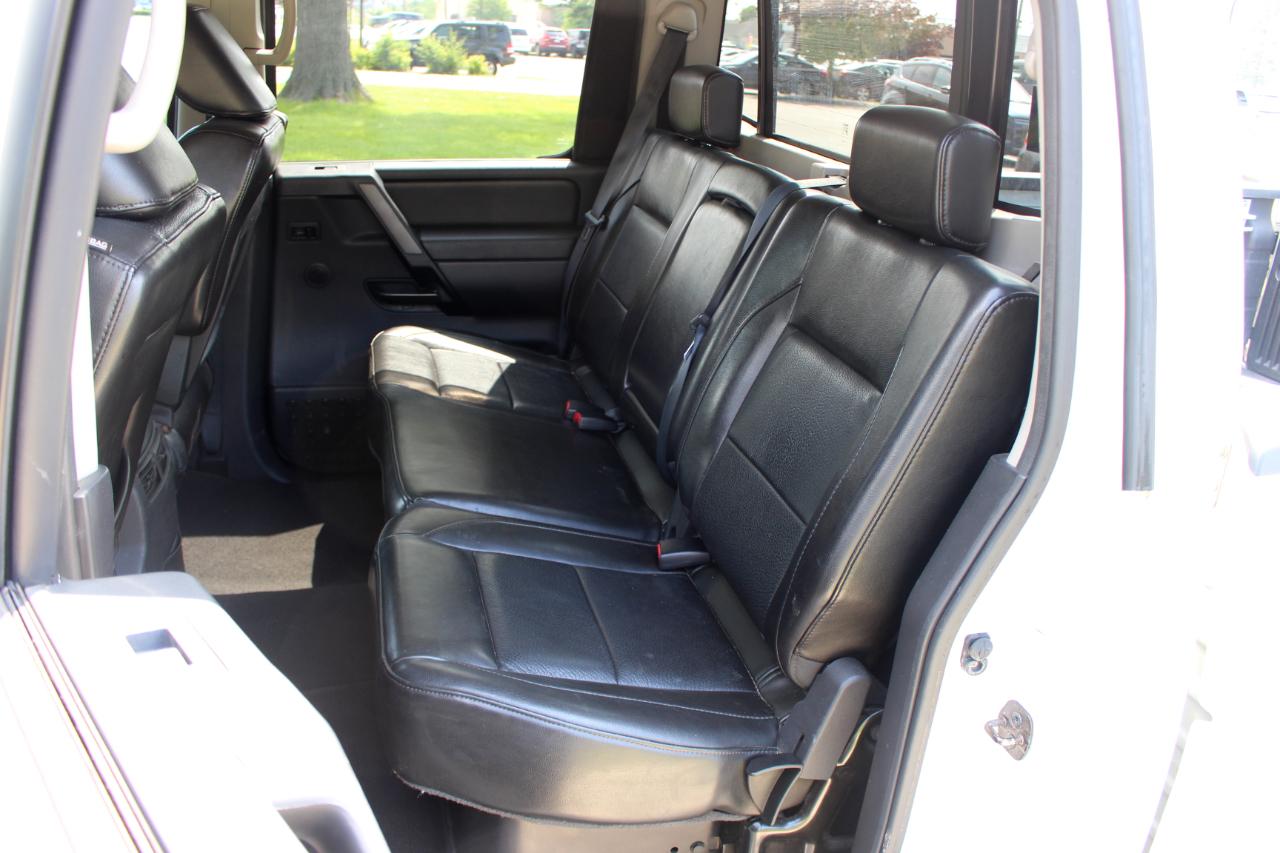 Nissan Titan SL Crew Cab 4WD 2011