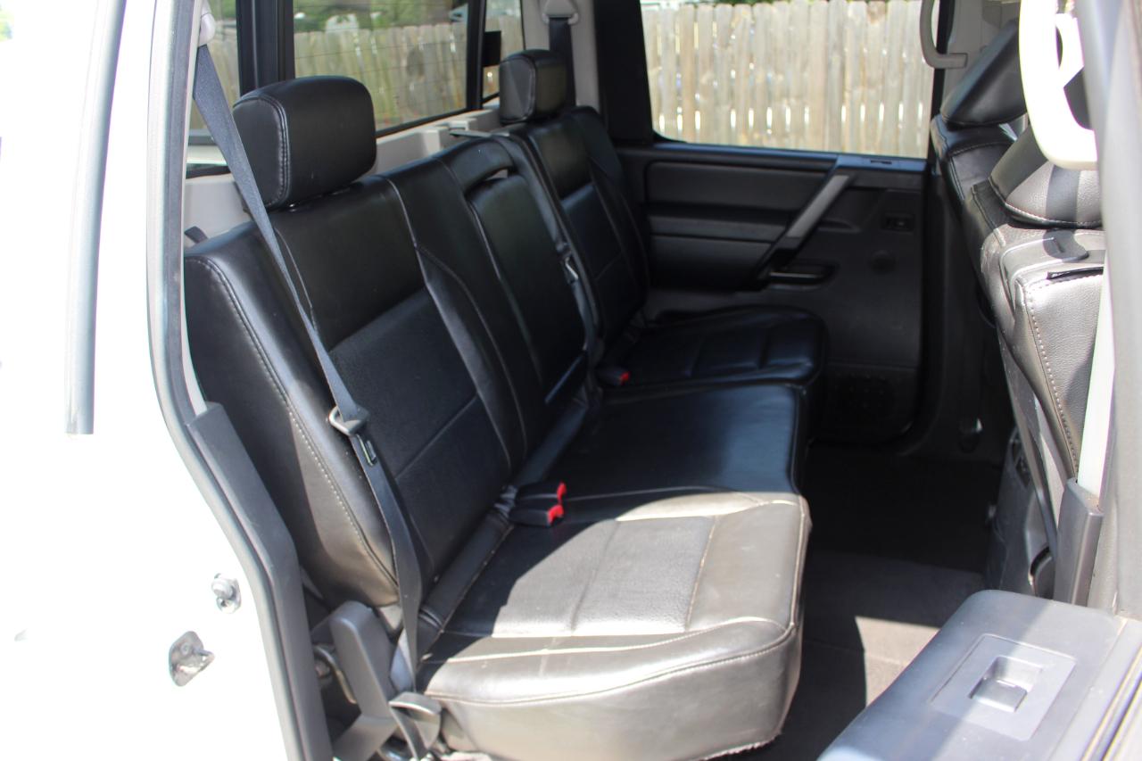 Nissan Titan SL Crew Cab 4WD 2011