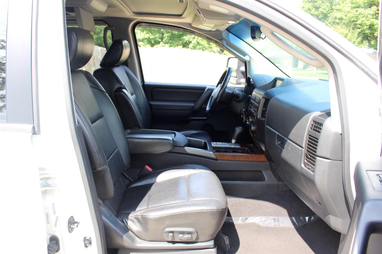 Nissan Titan SL Crew Cab 4WD 2011