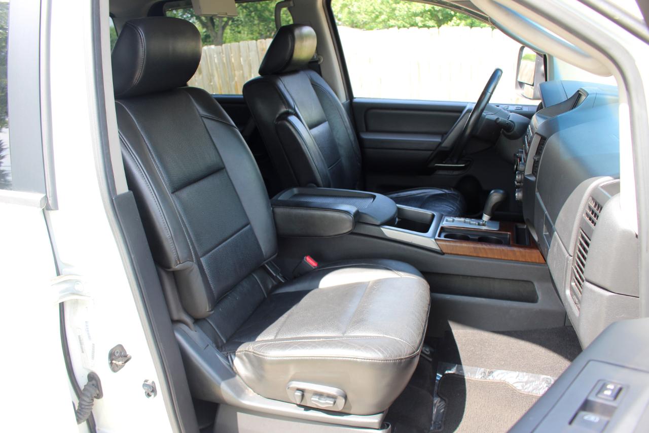 Nissan Titan SL Crew Cab 4WD 2011