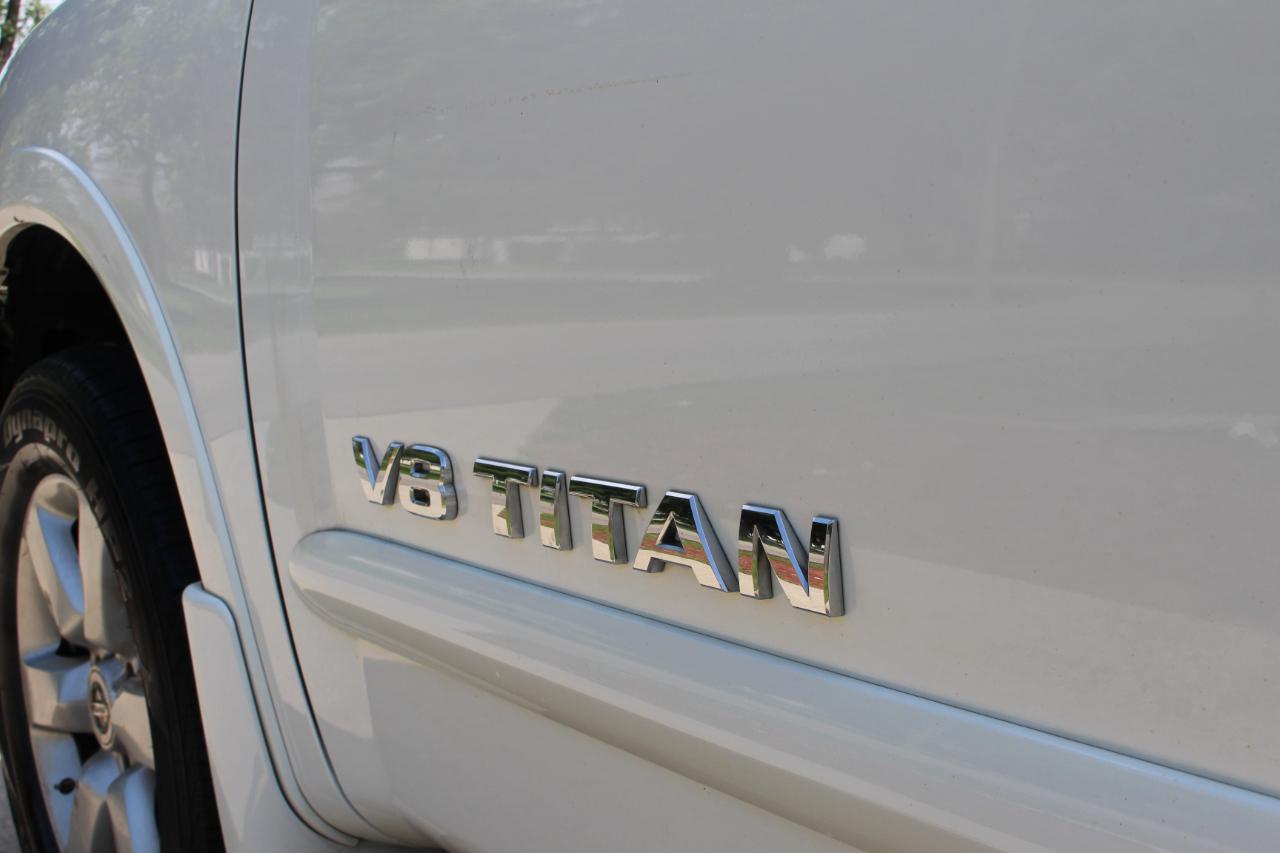 Nissan Titan SL Crew Cab 4WD 2011