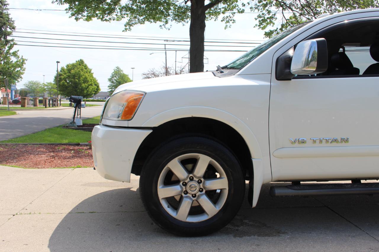 Nissan Titan SL Crew Cab 4WD 2011