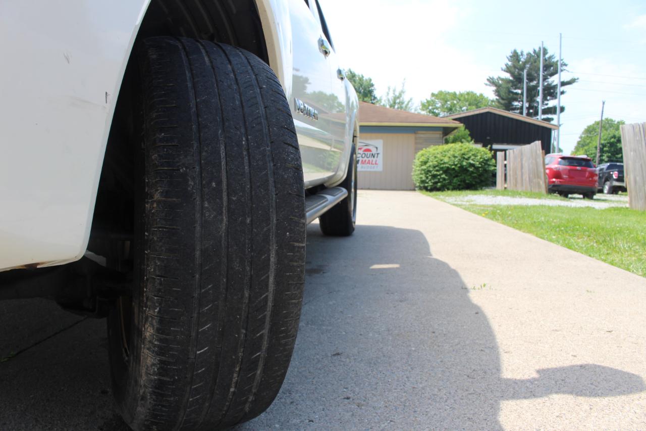 Nissan Titan SL Crew Cab 4WD 2011