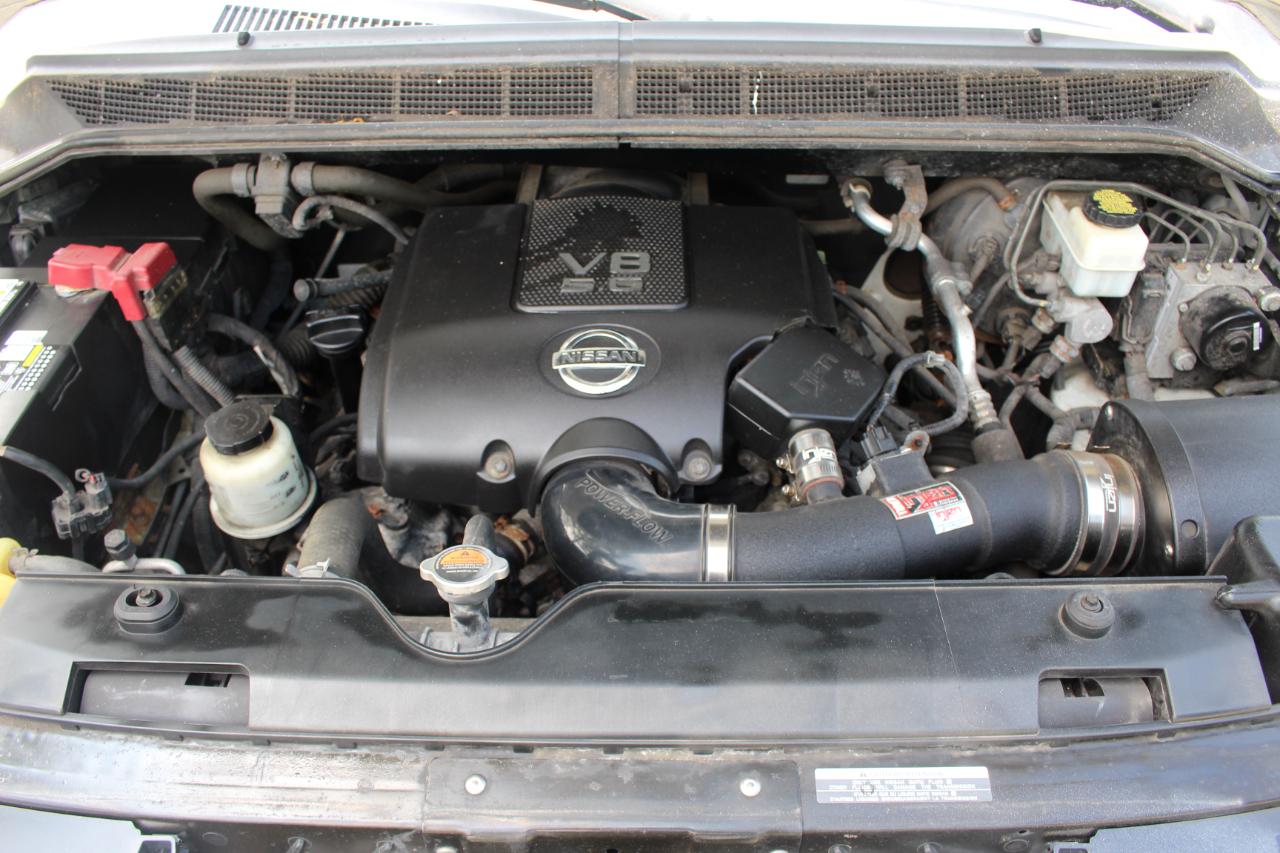 Nissan Titan SL Crew Cab 4WD 2011