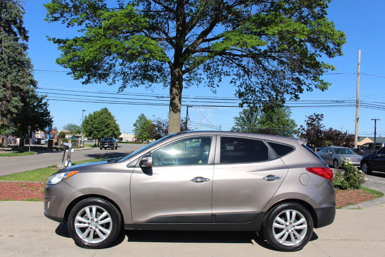 Hyundai Tucson Limited FWD 2012