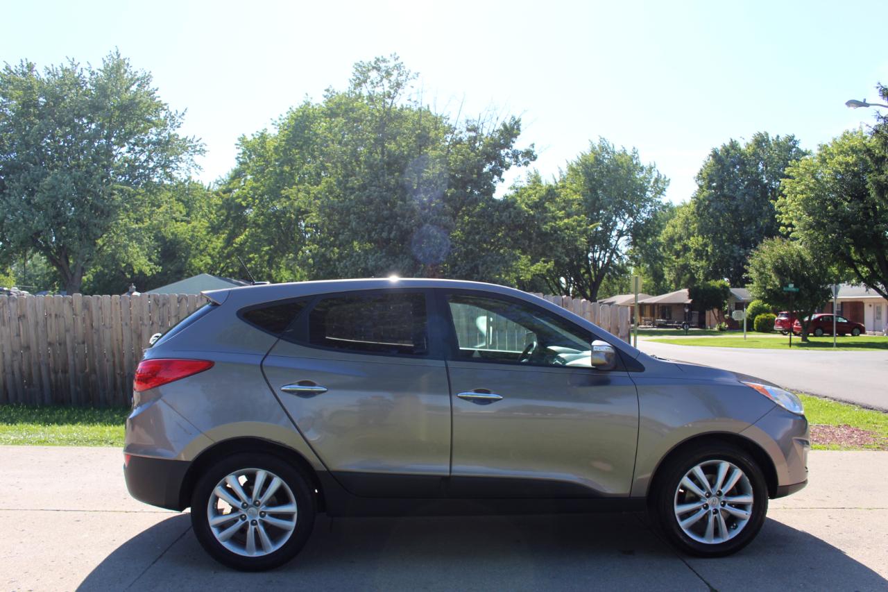 Hyundai Tucson Limited FWD 2012
