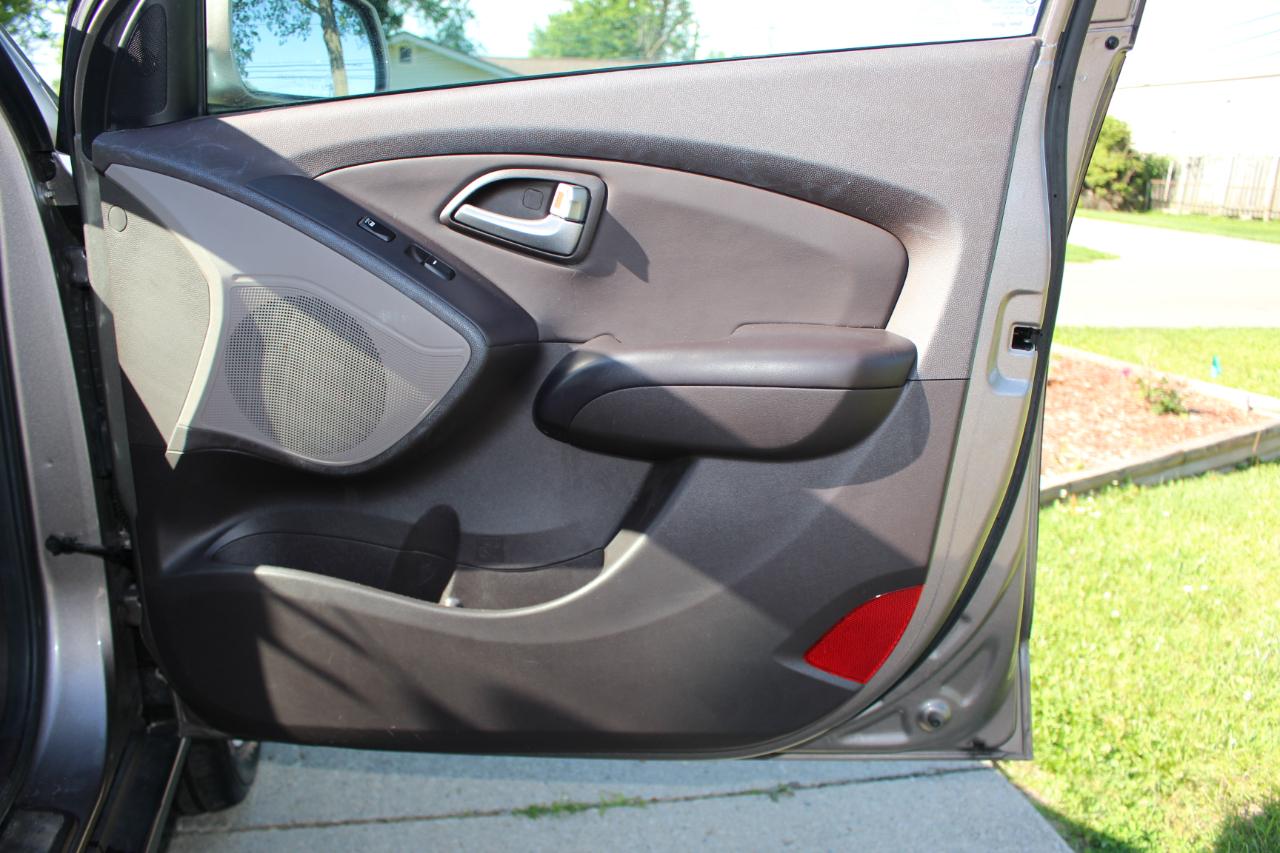 Hyundai Tucson Limited FWD 2012
