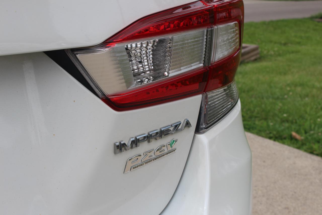 Subaru Impreza 2.0i Premium CVT 4-Door 2017