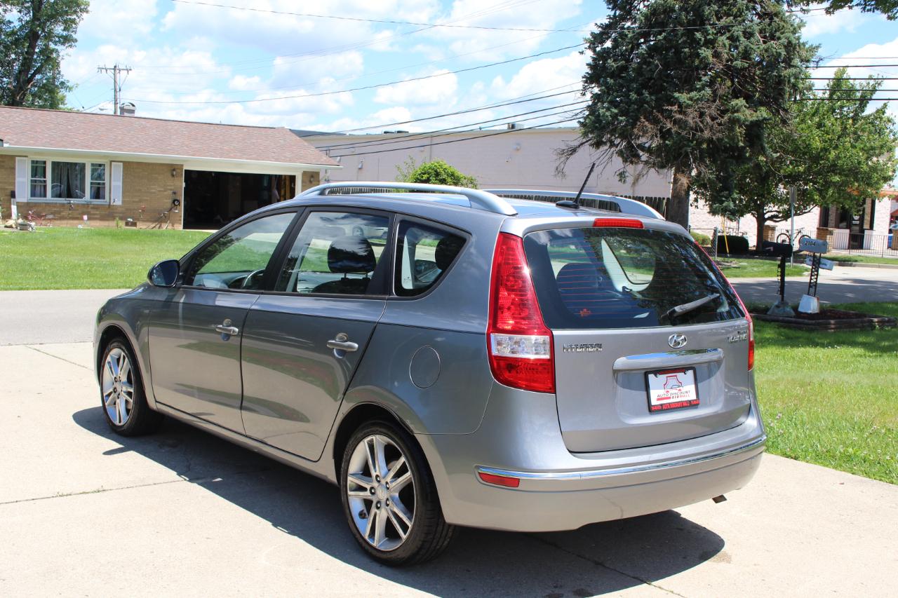 Hyundai Elantra Touring  2011