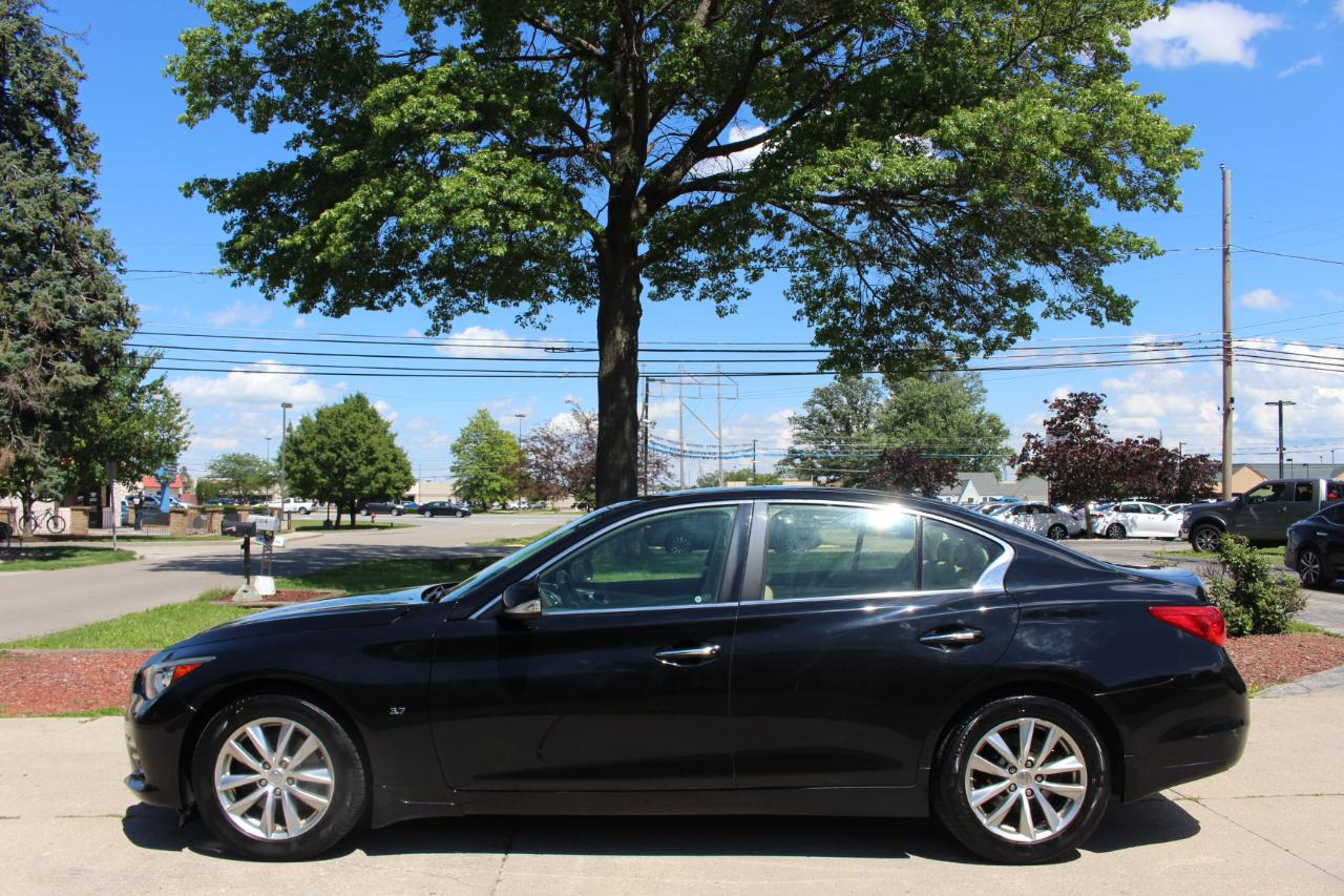Infiniti Q50 Base AWD 2015