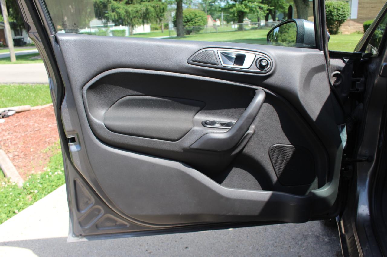 Ford Fiesta SE Sedan 2014