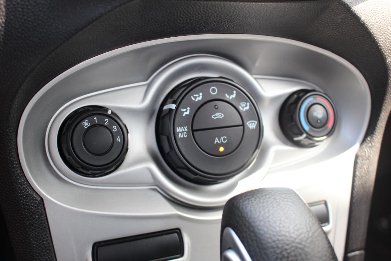 Ford Fiesta SE Sedan 2014