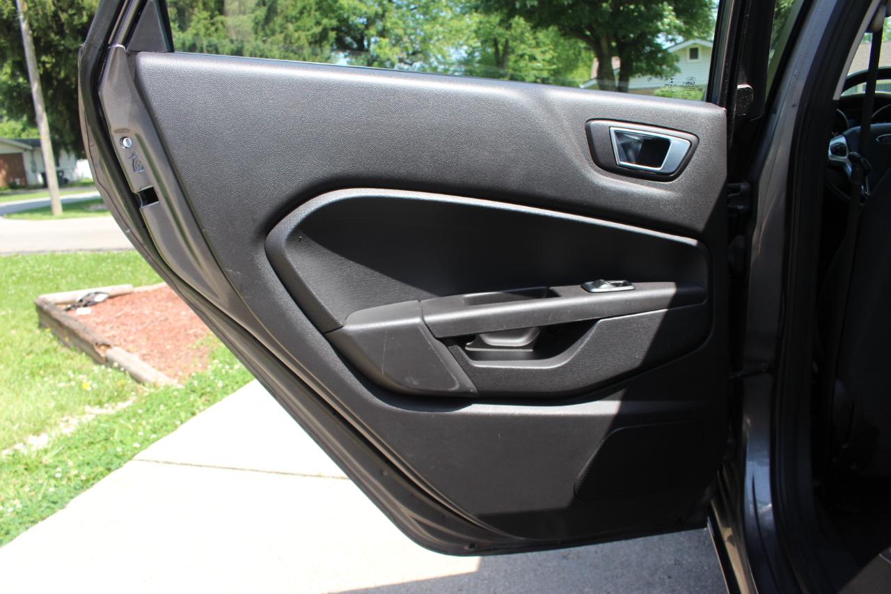 Ford Fiesta SE Sedan 2014