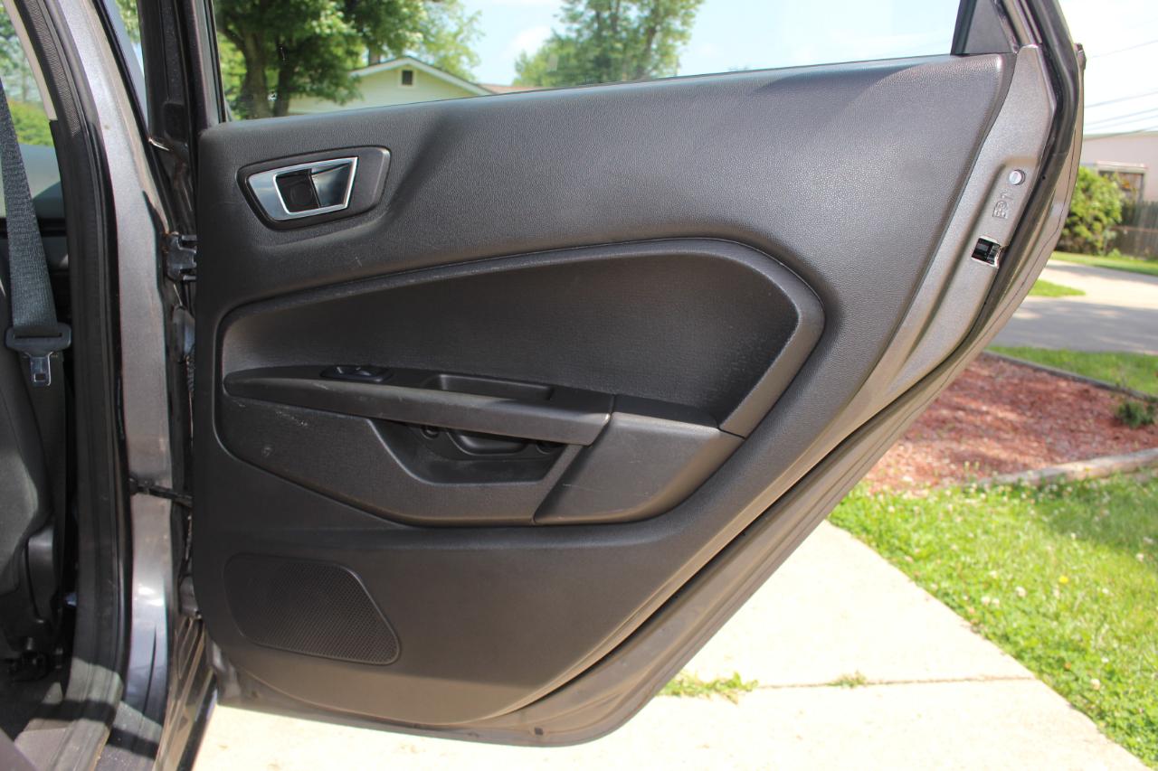 Ford Fiesta SE Sedan 2014