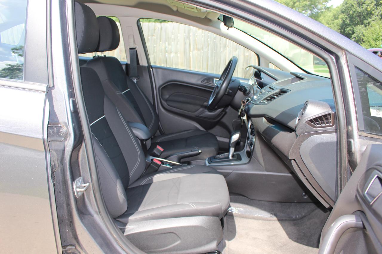 Ford Fiesta SE Sedan 2014