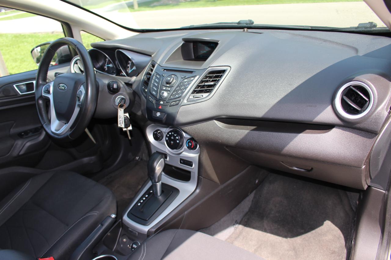 Ford Fiesta SE Sedan 2014