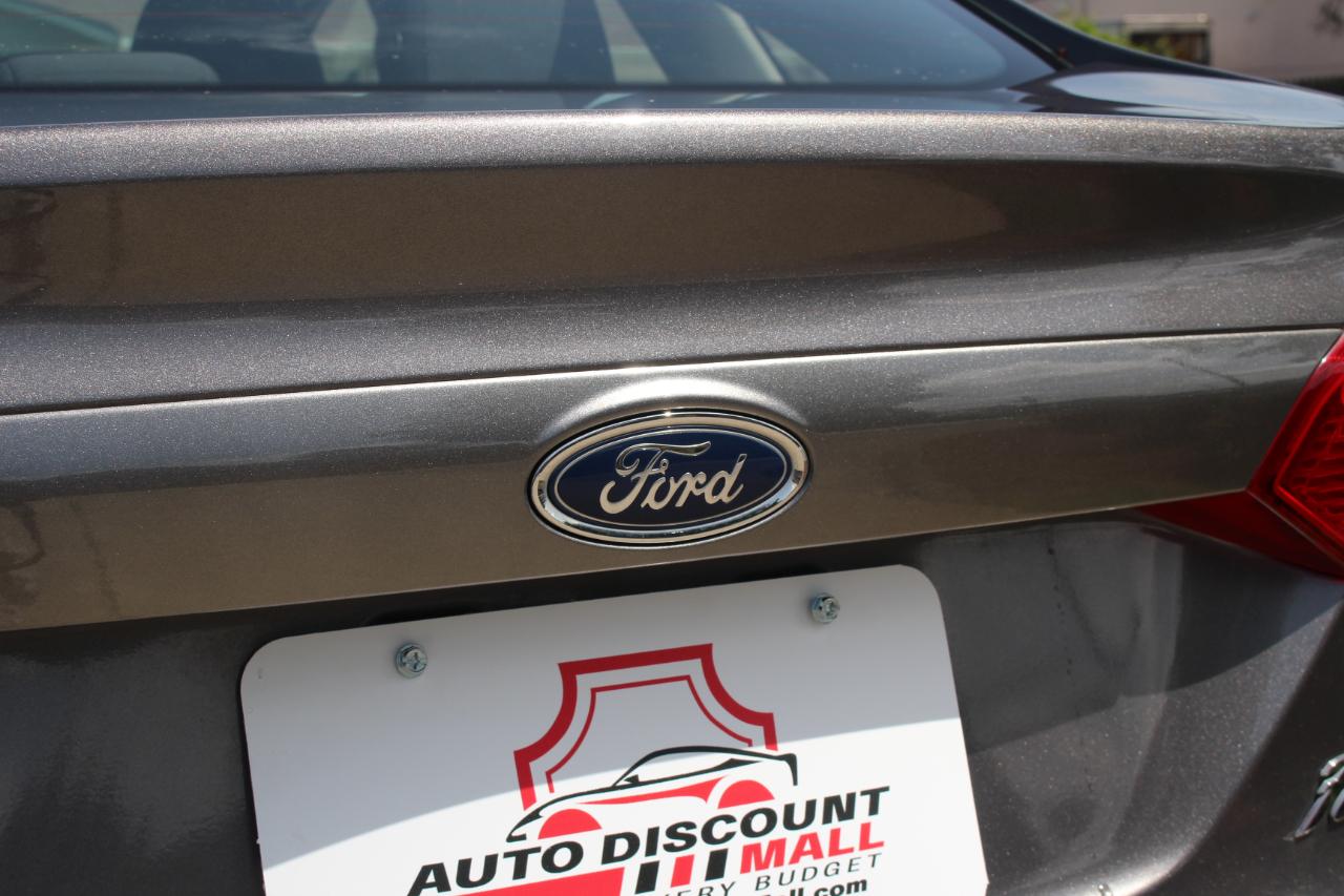 Ford Fiesta SE Sedan 2014