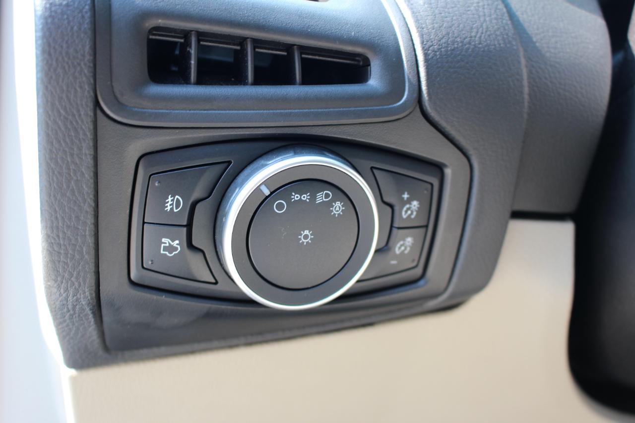 Ford Focus SE Hatch 2015