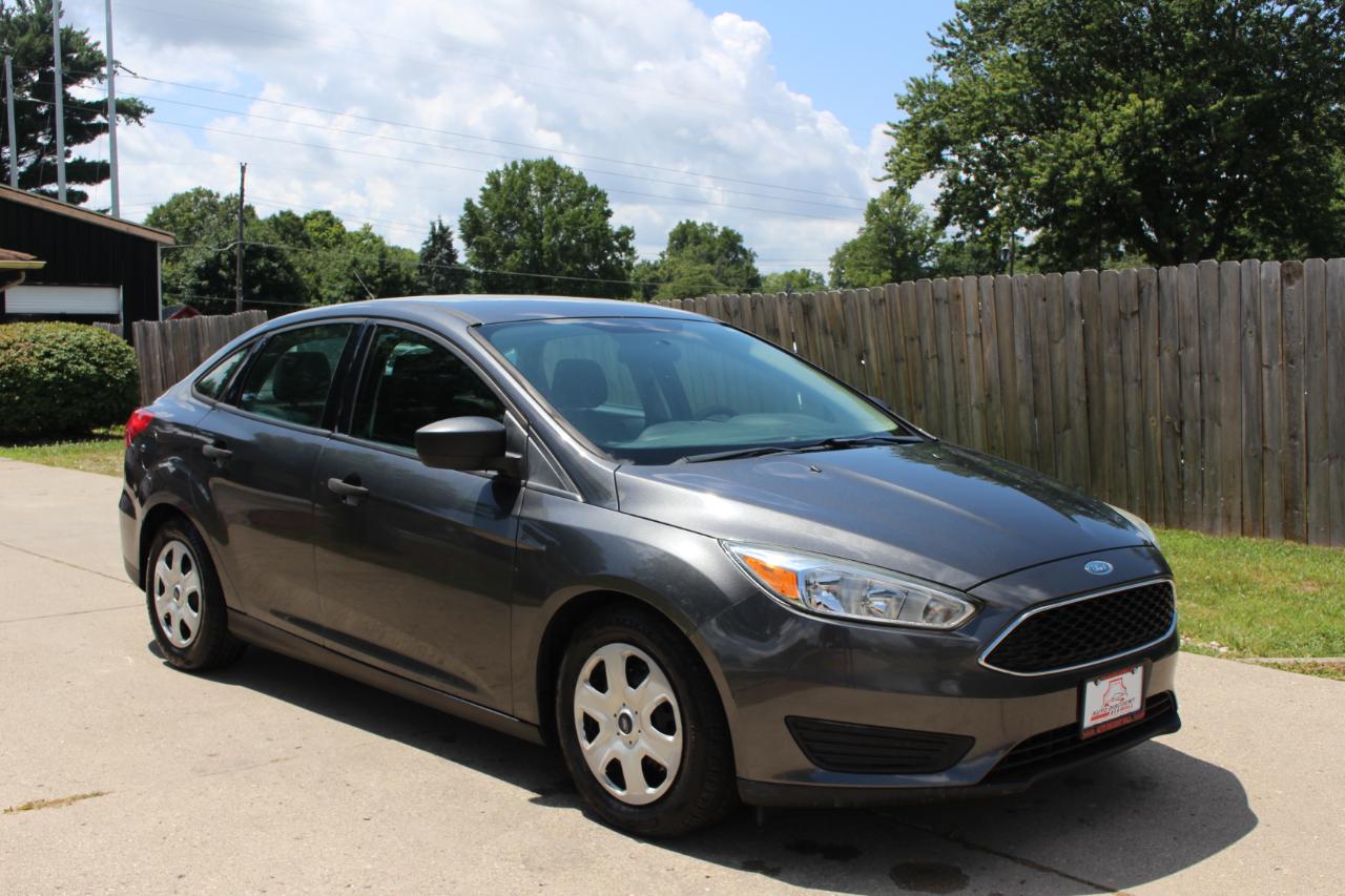 Ford Focus S Sedan 2016