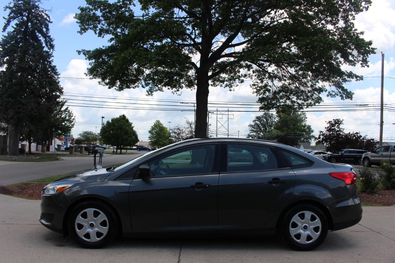 Ford Focus S Sedan 2016
