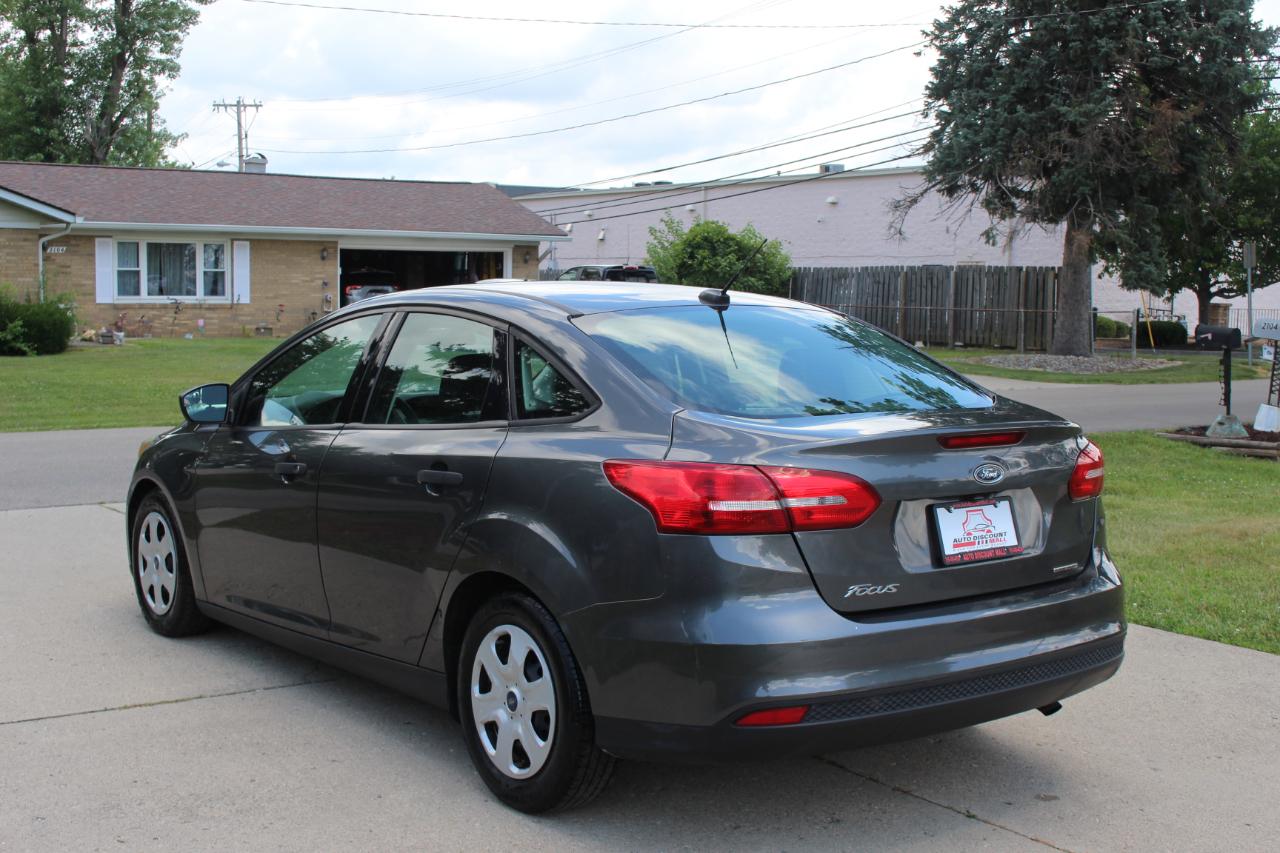 Ford Focus S Sedan 2016