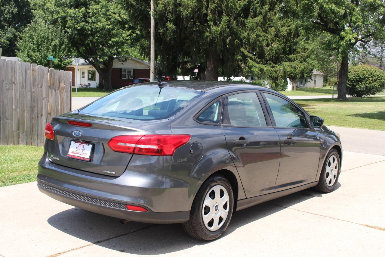 Ford Focus S Sedan 2016