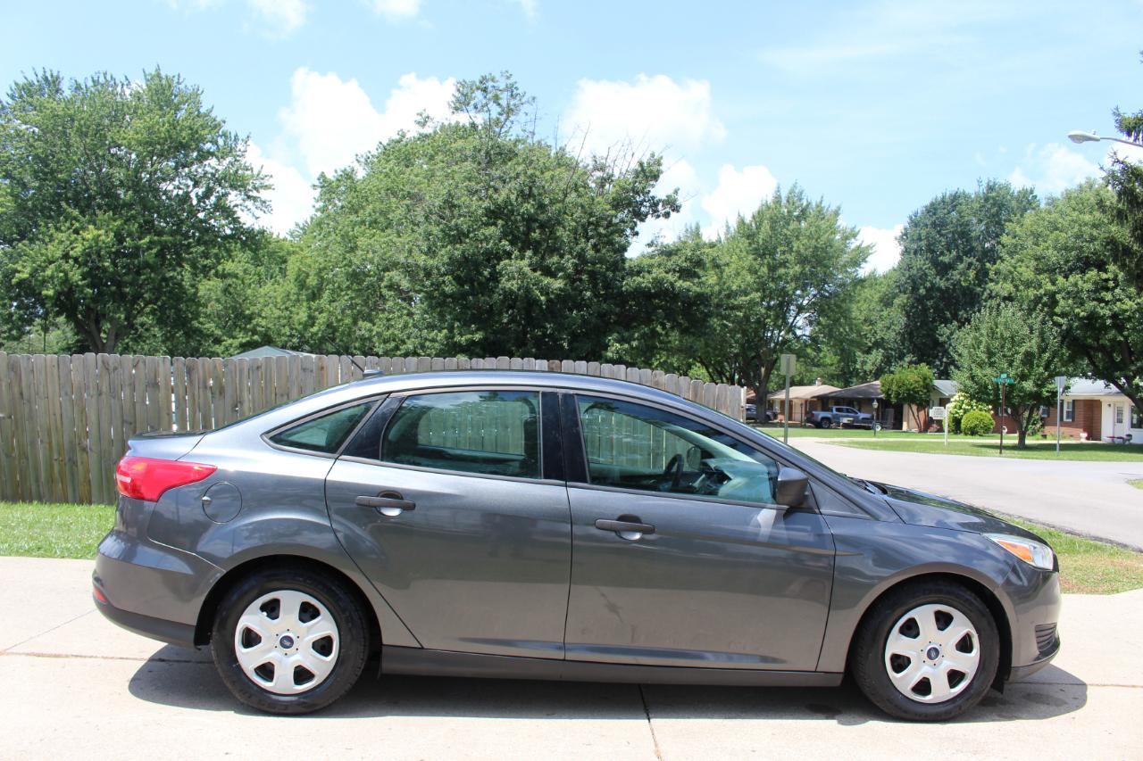 Ford Focus S Sedan 2016