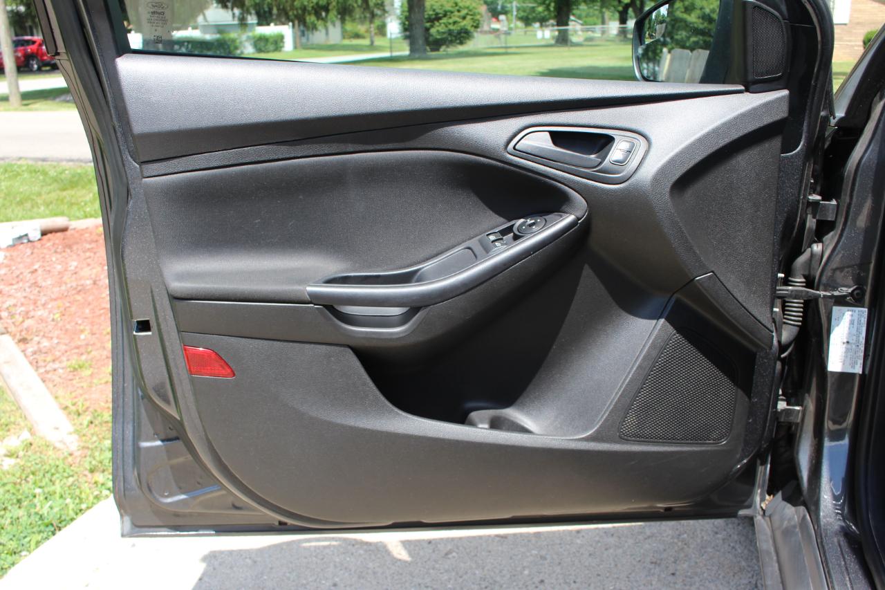 Ford Focus S Sedan 2016
