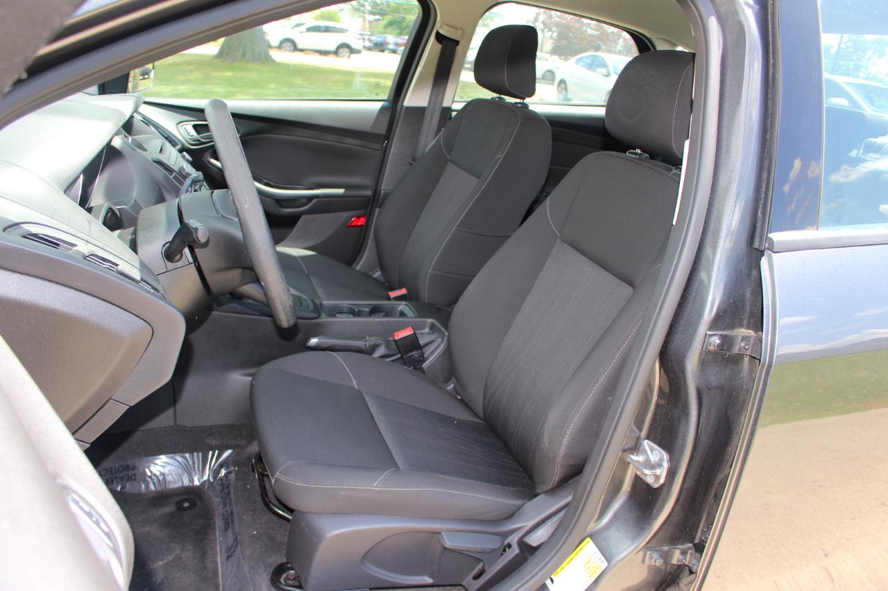 Ford Focus S Sedan 2016