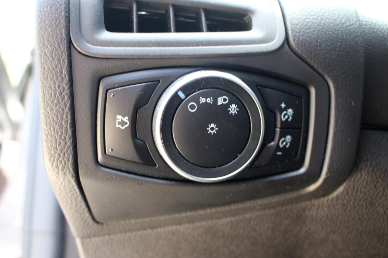 Ford Focus S Sedan 2016