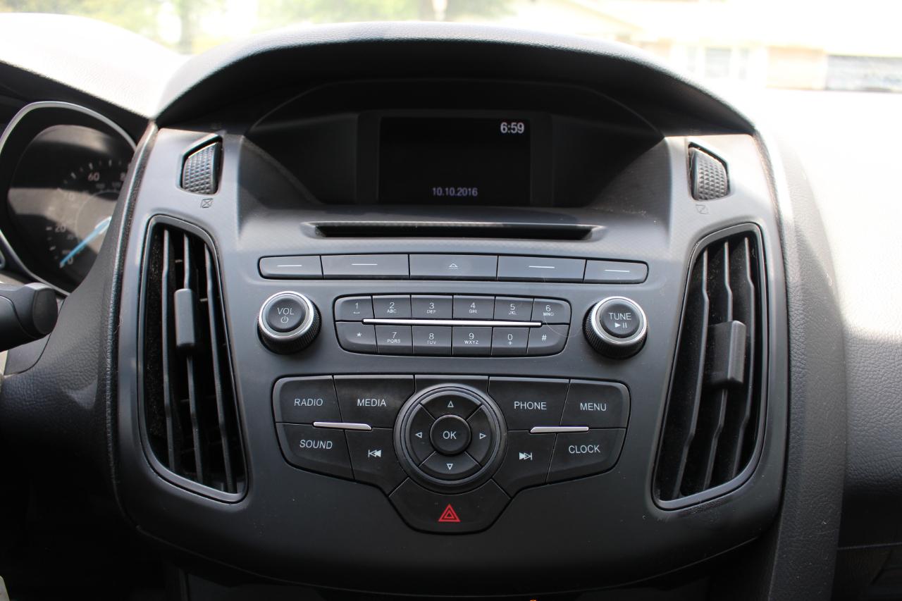 Ford Focus S Sedan 2016