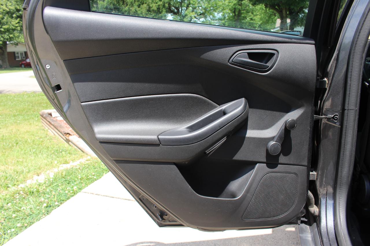 Ford Focus S Sedan 2016
