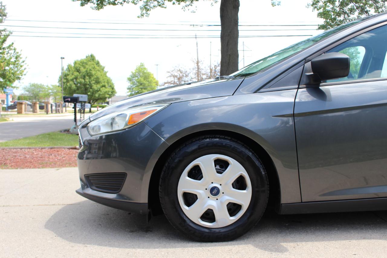 Ford Focus S Sedan 2016