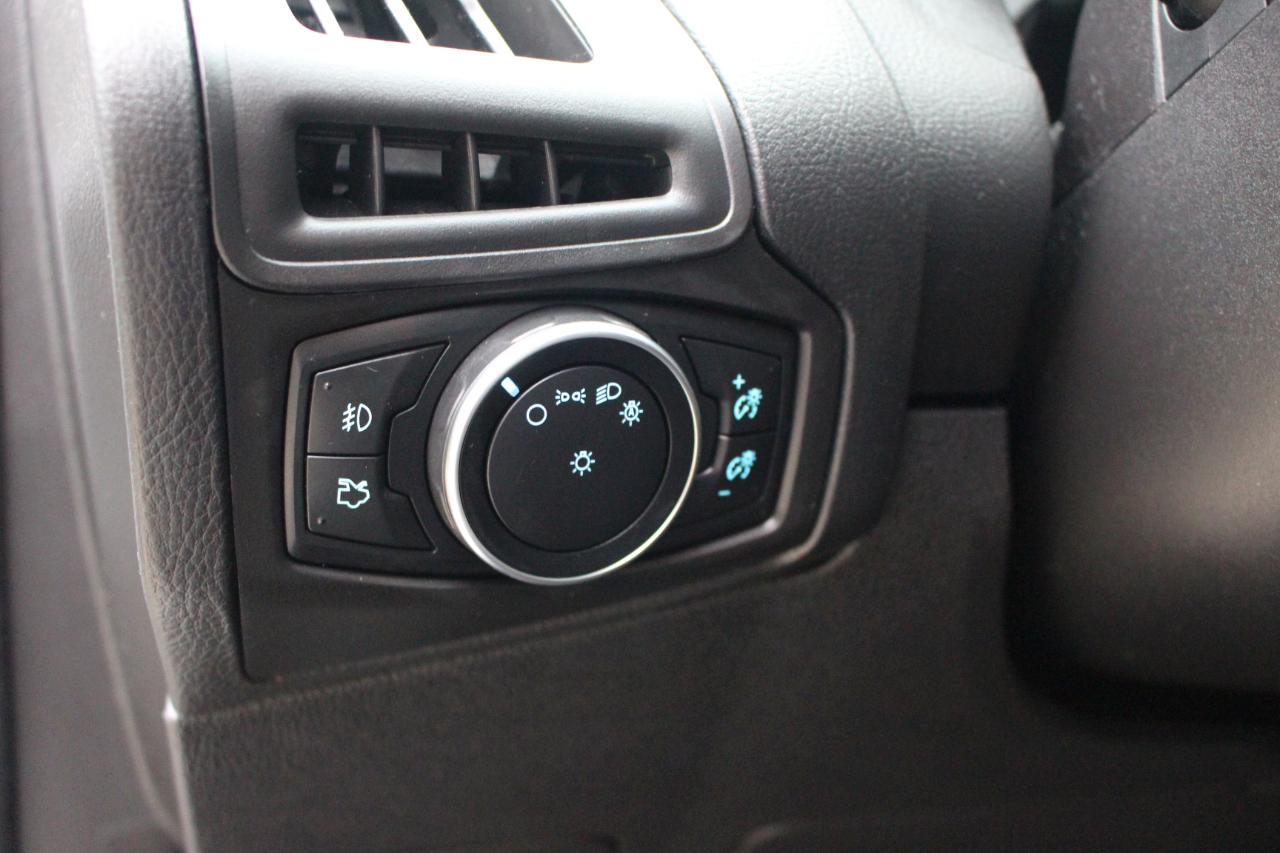 Ford Focus SE Sedan 2015